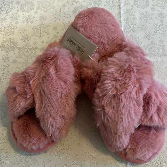 NWT Parlovable slippers - Picture 1 of 10